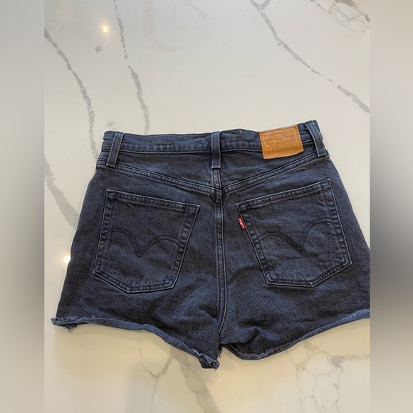 Black Levi’s Denim Short - Picture 5 of 6